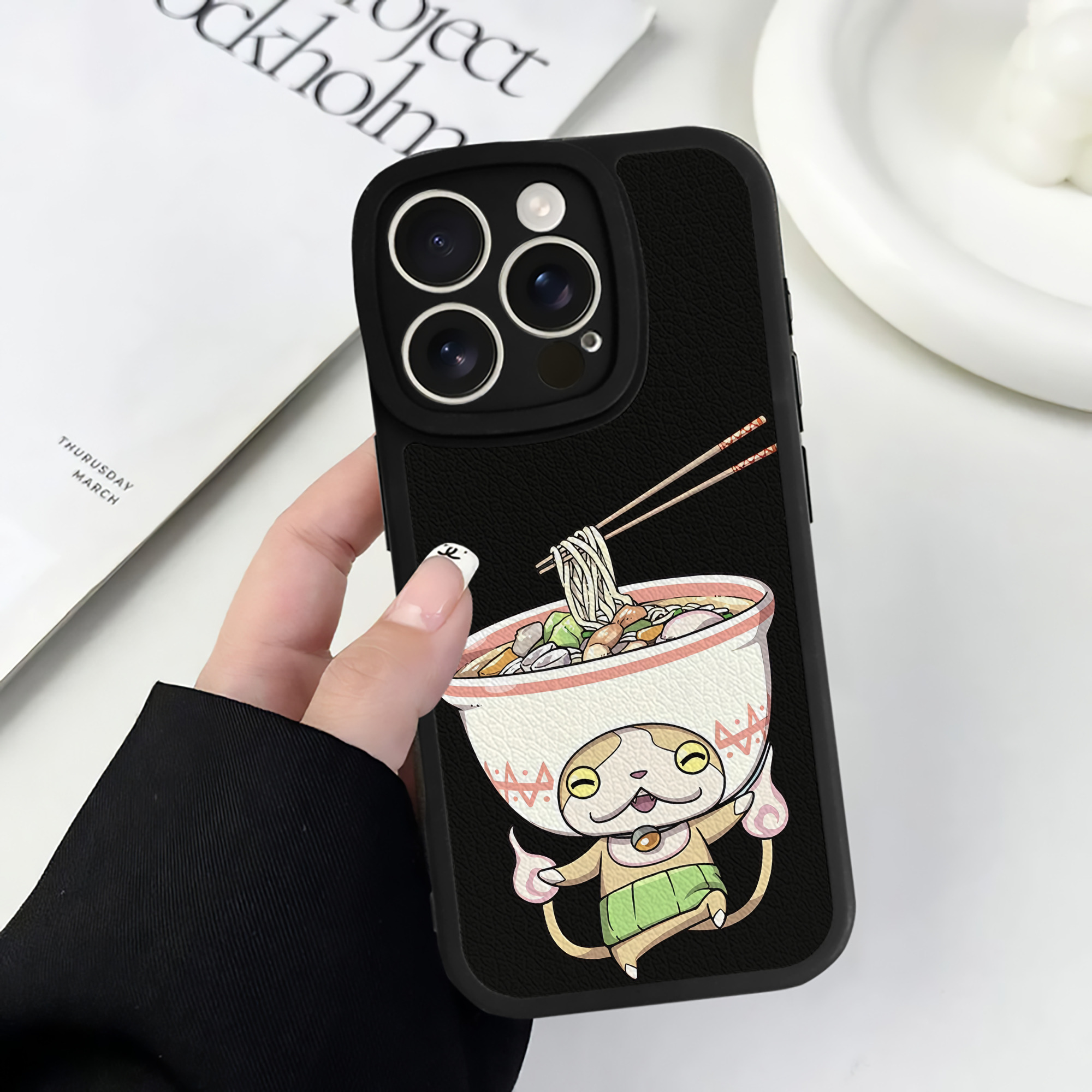 （画像用） 妖怪ウォッチ Yo-kai Watch 【iPhone 16シリーズ対応】シリコンスマホケース（レザー調） 材質：シリコン
